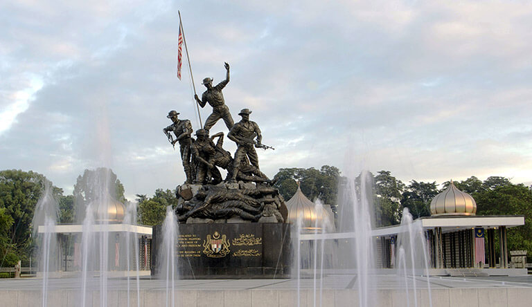 national-monument-kuala-lumpur-malaysia national-monument-kuala-lumpur-malaysia